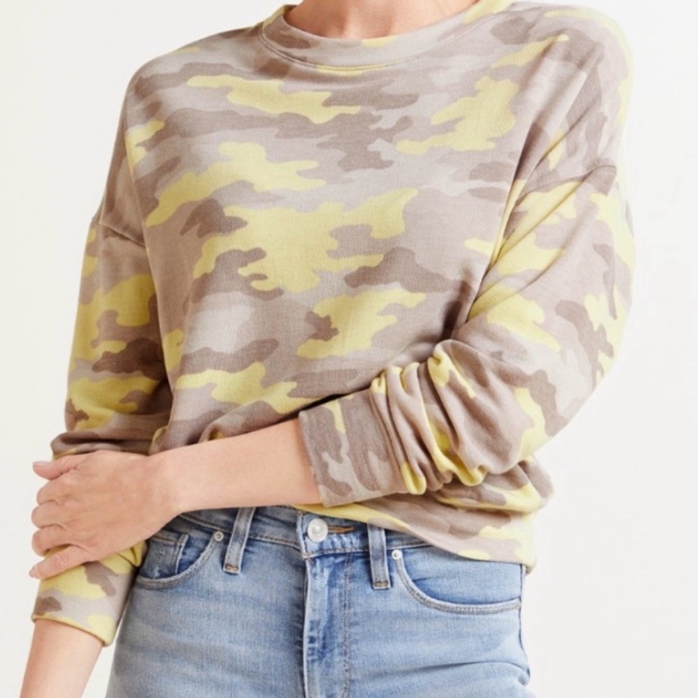Evereve Peyton Jensen super soft yellow camo sweatshirt Medium